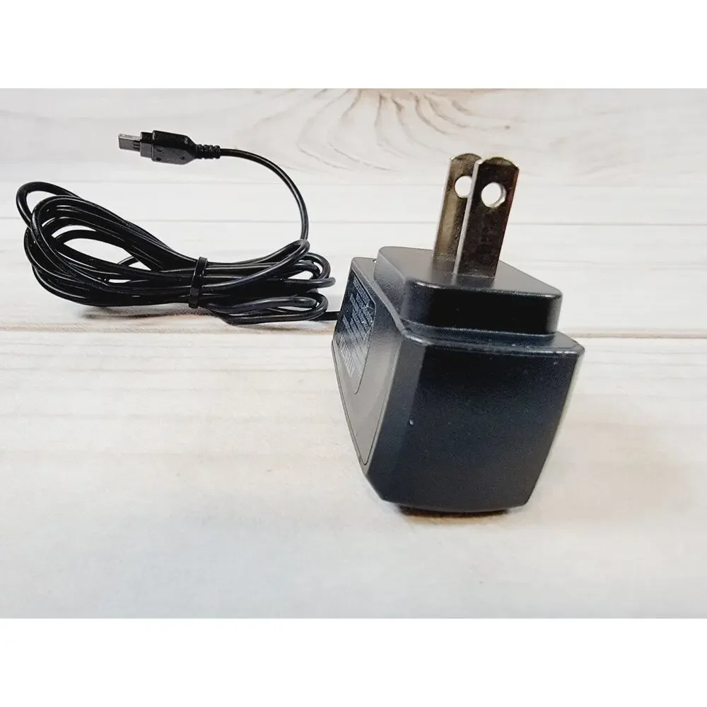 Genuine Samsung ATADM10JBE Power Supply AC Travel Adapter Output DC 5V 0.7A